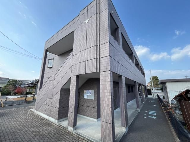 シャルマン・ラティールの外観