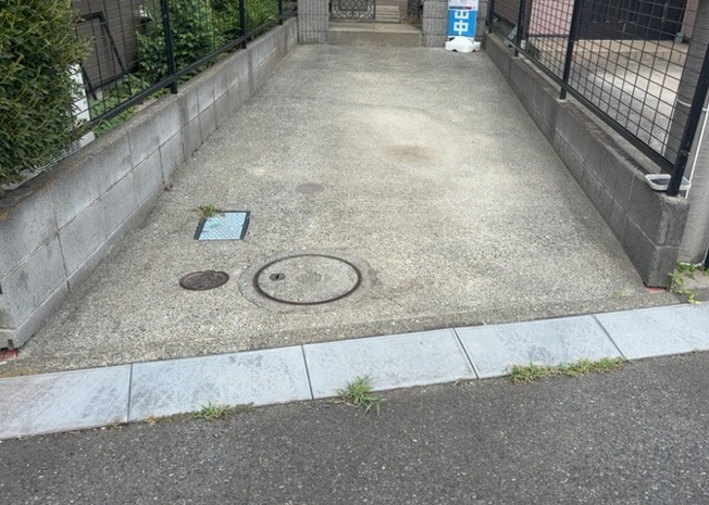 【駐車場】 | 駐車場と明記されていても、最小スペースでつくられた駐車場だと大型車は駐車できなかったり、出入りしにくくなったりする可能性があります。お車のサイズと購入したい物件の駐車場のサイズを現地で確認しましょう。