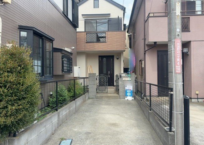 【構造・工法・仕様】 | 木造住宅とは土台、壁、柱など建築物の強度を支える構造体の材に木が使用されている構造を指します。構造体は建物の自重を支えるだけではなく風圧や水圧、積裁荷重などあらゆる衝撃に耐えるための基礎です。