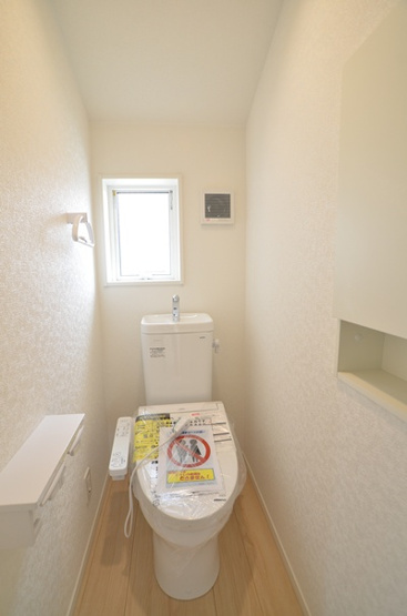 【トイレ】 | 綾瀬市深谷南４丁目　新築戸建て　全5棟【仲介手数料無料】 | 2階　