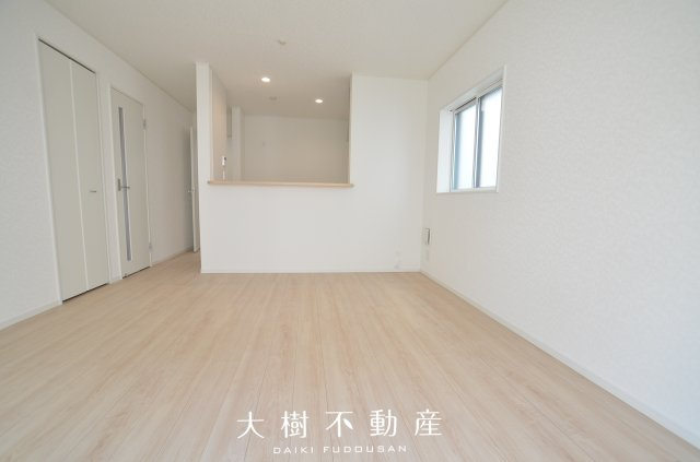 【居間・リビング】 | 綾瀬市深谷南４丁目　新築戸建て　全5棟【仲介手数料無料】