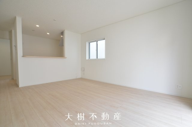 【居間・リビング】 | 綾瀬市深谷南４丁目　新築戸建て　全5棟【仲介手数料無料】