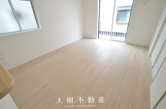 【居間・リビング】 | 綾瀬市深谷南４丁目　新築戸建て　全5棟【仲介手数料無料】