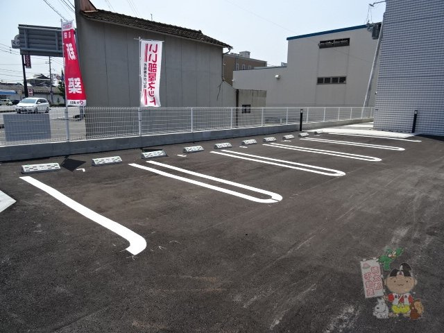 プランドール十日市の駐車場