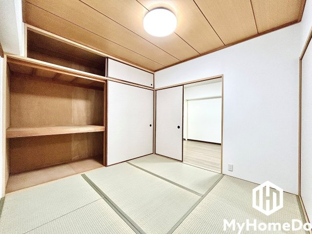 日商岩井栄ハイツの子供部屋|押入れにはご家族の季節の衣類や、お客様用の座布団などを収納して頂けます。
