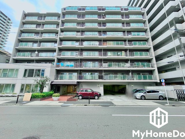 日商岩井栄ハイツの外観|住む人を温かく迎えるエントランスと、美しく整えられた外観。上質な日常がここから始まる。