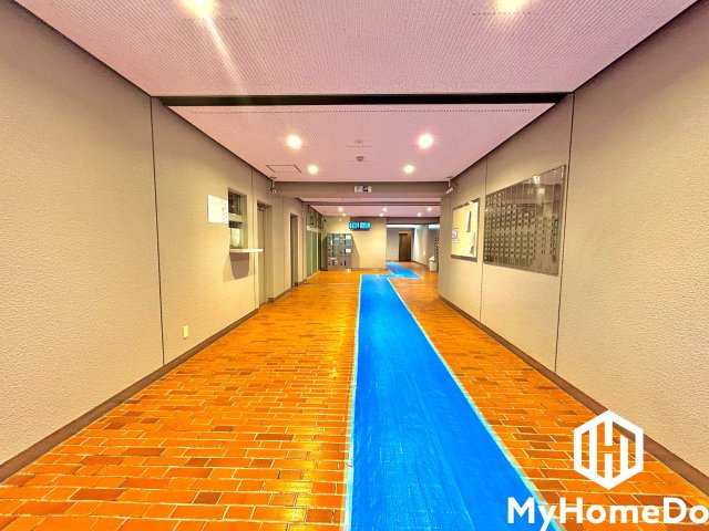 日商岩井栄ハイツのその他共用部分|落ち着いた雰囲気のエントランスが、毎日の帰宅を心地よく迎えます。