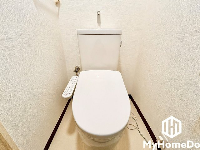 日商岩井栄ハイツのトイレ|明るく清潔感溢れるトイレです。
