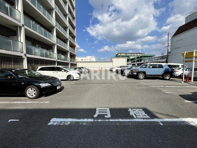 エーデル深江橋の駐車場