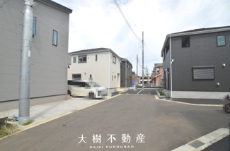 【前面道路含む現地写真】