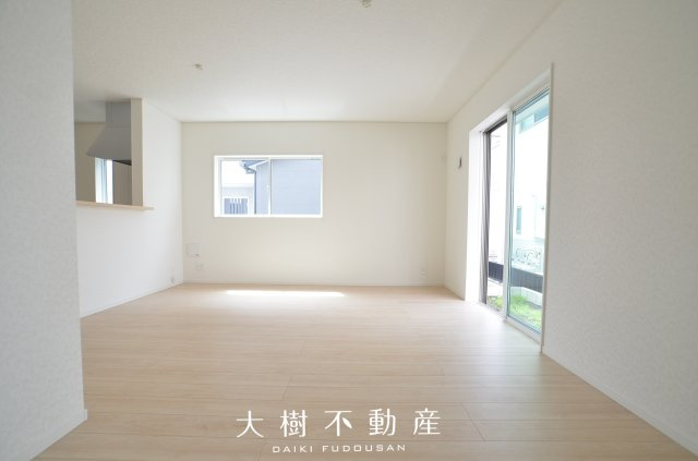 【居間・リビング】 | 綾瀬市深谷南４丁目　新築戸建て　全5棟【仲介手数料無料】