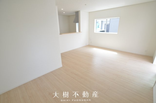 【居間・リビング】 | 綾瀬市深谷南４丁目　新築戸建て　全5棟【仲介手数料無料】