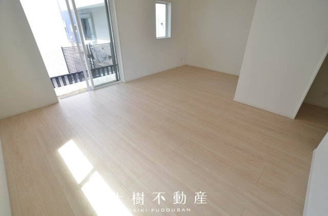 【居間・リビング】 | 綾瀬市深谷南４丁目　新築戸建て　全5棟【仲介手数料無料】