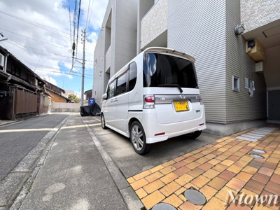【駐車場】 | ロレイアム | 車をお持ちの方に嬉しい駐車場付きの物件です