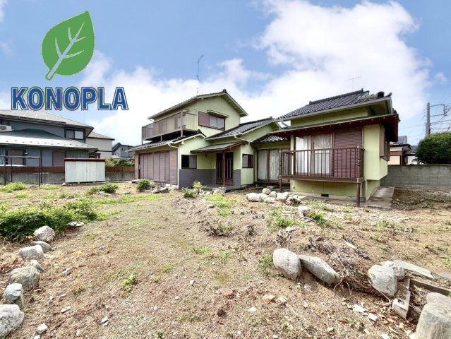 【中古戸建】行田市持田3丁目の外観|■外観｜189坪の敷地は駐車スペースや倉庫、趣味の作業スペースなど、将来的な使い方の選択肢が広がる余裕のある敷地となっています。