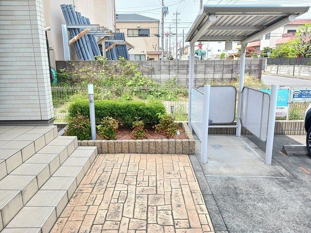 サニー和泉のエントランス