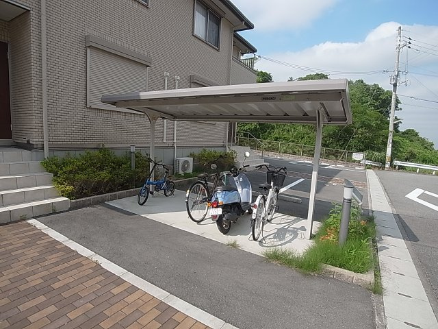 ナチュール谷上のその他共用部分|屋根付きバイク・自転車置場