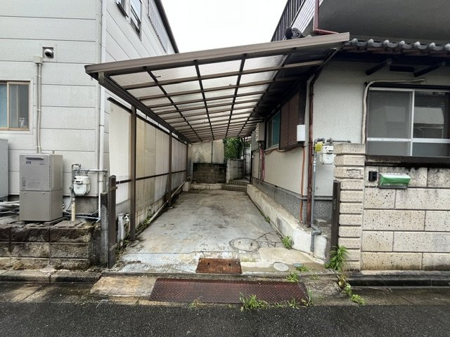 辻之貸家の駐車場