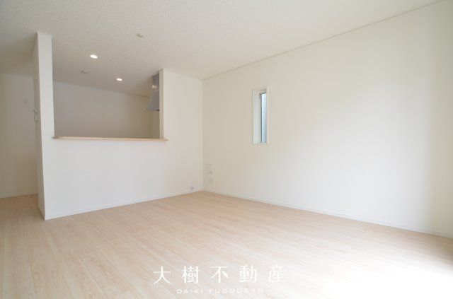 【居間・リビング】 | 綾瀬市深谷南４丁目　新築戸建て　全5棟【仲介手数料無料】