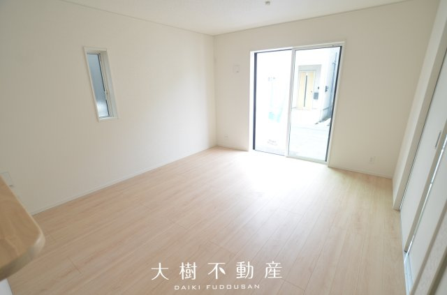 【居間・リビング】 | 綾瀬市深谷南４丁目　新築戸建て　全5棟【仲介手数料無料】