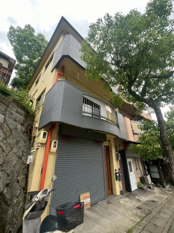 白川台ガレージ付きテラスハウスの外観