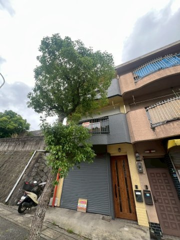 白川台ガレージ付きテラスハウスの外観