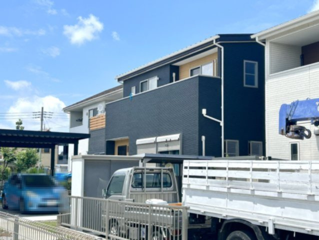 【中古戸建】伊勢崎市富塚町の外観|■外観｜土日のご見学はもちろん、平日・夜間のご案内も大歓迎です♪「今から見たい」や「仕事終わりに見たい」にもご対応できますのでお気軽にお問い合わせください♪
