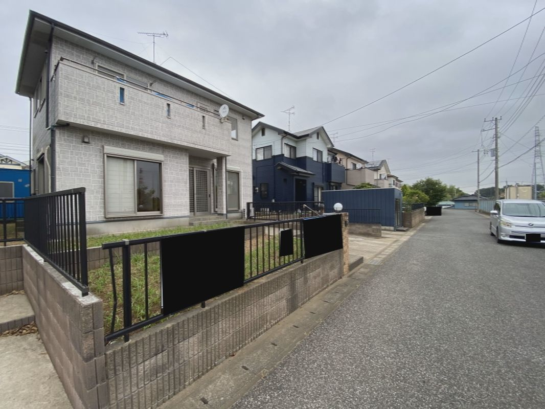 文違　中古戸建の前面道路含む現地写真