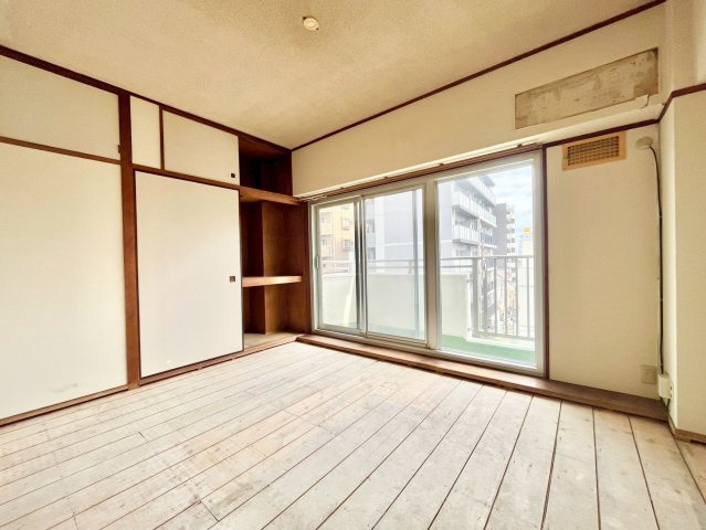 中銀南長崎マンシオンの洋室|リフォーム前2026.06.11撮影

現地ご見学希望・資料請求などお気軽にお問い合わせ下さい！
03-5990-5201