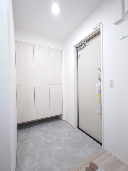 D-ROOMフィオーレの玄関