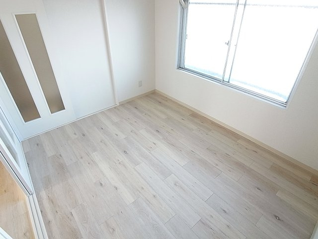 カーサ西山町の居間・リビング|室内リノベーション済みで綺麗