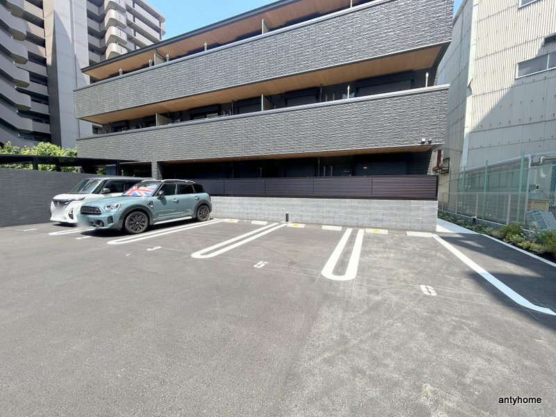 モンセルの駐車場