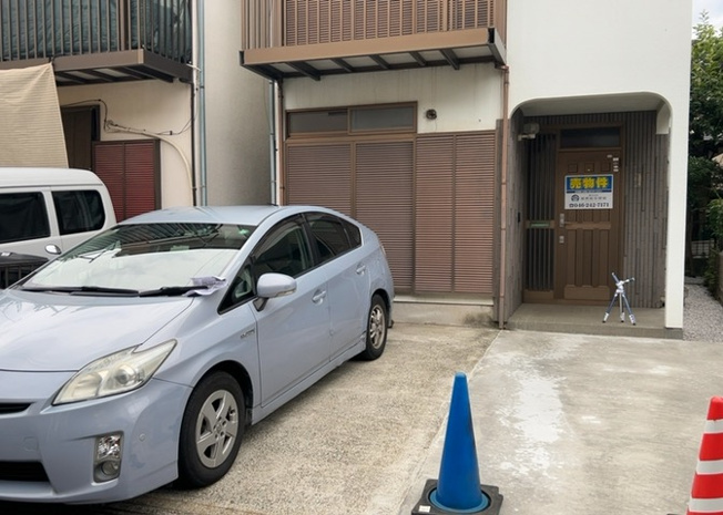 【駐車場】 | 駐車場と明記されていても、最小スペースでつくられた駐車場だと大型車は駐車できなかったり、出入りしにくくなったりする可能性があります。お車のサイズと購入したい物件の駐車場のサイズを現地で確認しましょう。