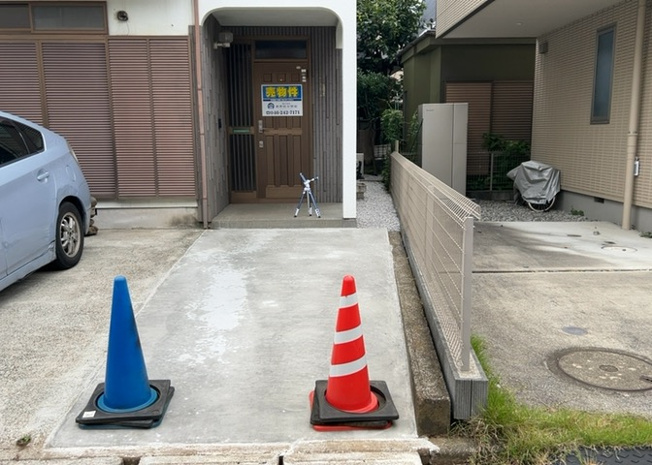 【庭】 | 庭があることでガーデニングや家庭菜園はもちろん、こどもの遊び場やペットを放して遊ぶことができます。また、家の周囲に余裕があるということです。隣地との間があれば、十分な日当たりと、風通しが確保できます。