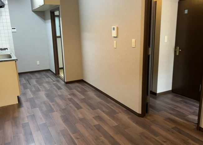 【ダイニング】 | ダイニングにはダイニングテーブルセットなどを置くことが多く、間取りにおいて「D」と略記されますが、食事を作るときの作業場として使用したり、朝食を食べたりするときだけに使われるケースも少なくありません。