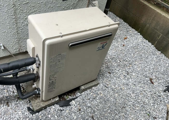 【発電・温水設備】 | 省エネ給湯器とは従来型の給湯器より熱効率が高く、少ない燃料でたくさんのお湯を沸かすことが出来る高効率な給湯器のことを指します。また、省エネ給湯器には種類があり、利便性や効果なども様々です。