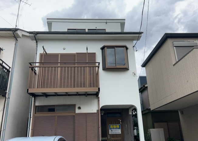 【構造・工法・仕様】 | 木造住宅とは土台、壁、柱など建築物の強度を支える構造体の材に木が使用されている構造を指します。構造体は建物の自重を支えるだけではなく風圧や水圧、積裁荷重などあらゆる衝撃に耐えるための基礎です。