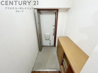 玄関収納付きの玄関です　家族皆様の履物をしっかり収納できます