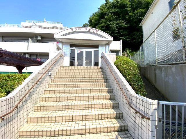 サンロード汐ノ宮のエントランス