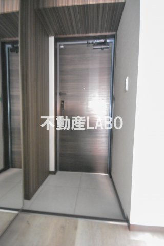 ゼクス九条の玄関