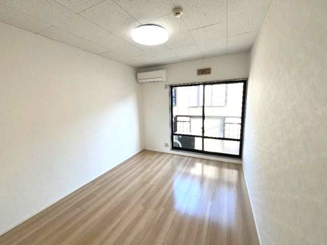千葉市中央区蘇我５丁目のアパートの居間・リビング