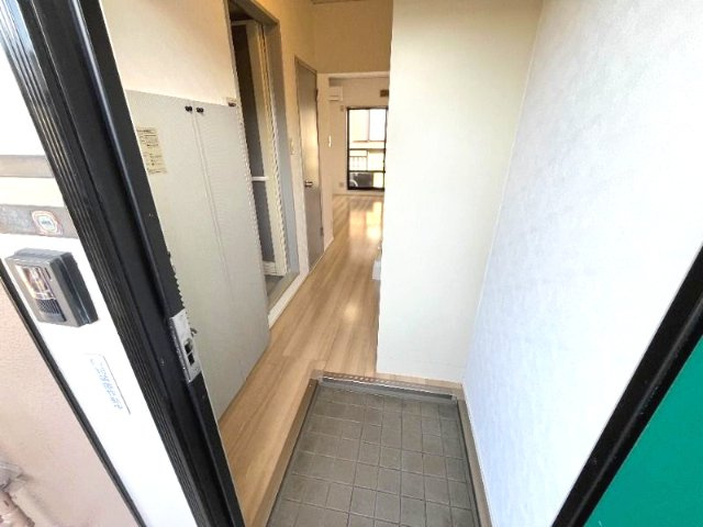千葉市中央区蘇我５丁目のアパートの玄関