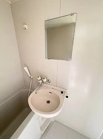 千葉市中央区蘇我５丁目のアパートの洗面所