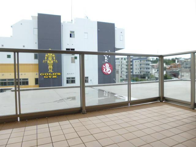 横浜市保土ケ谷区上星川３丁目の賃貸マンションのバルコニー|同施工タイプ