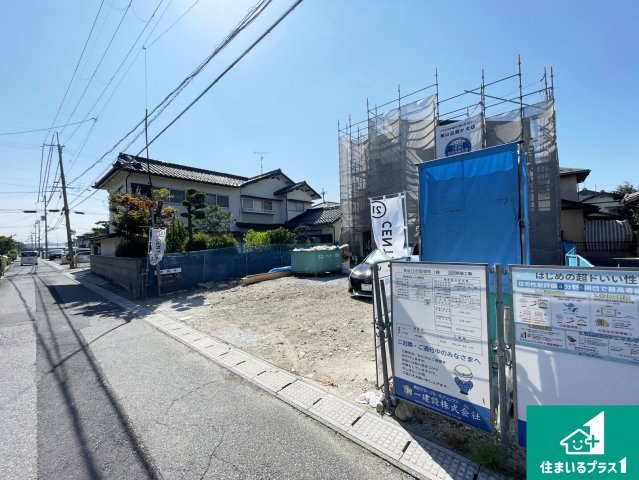 東近江市聖徳町　新築一戸建ての前面道路含む現地写真|周辺は落ち着いた街並みの住宅地！子育てがしやすい住環境です！まだ未完成ですが、現地でしかわからない事もございます。是非一度ご覧ください。