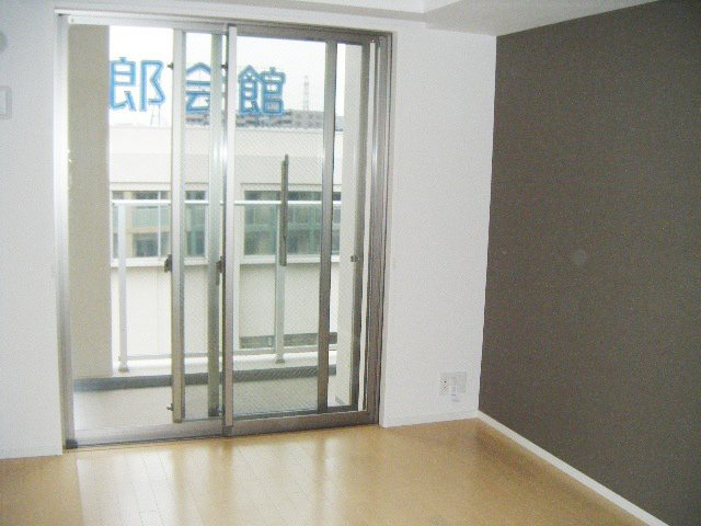 パークアクシス西船橋本郷町の居間・リビング|二重サッシです！！！びっくり！