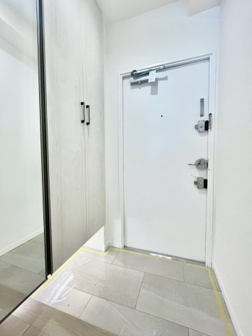 マンションパーク宮仲の玄関|2026.06.11撮影

現地ご見学希望・資料請求などお気軽にお問い合わせ下さい！
03-5990-5201