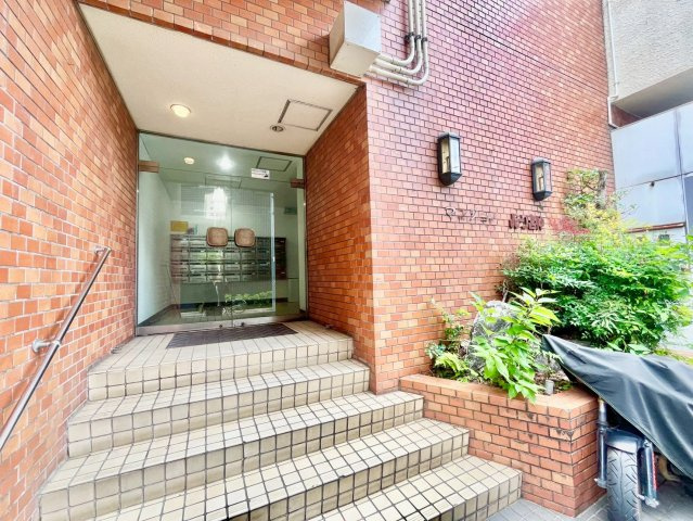 マンションパーク宮仲のエントランス|2026.06.11撮影

現地ご見学希望・資料請求などお気軽にお問い合わせ下さい！
03-5990-5201