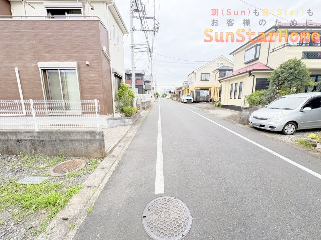 【サンスターホーム】青梅市新町1丁目　売地の前面道路含む現地写真
