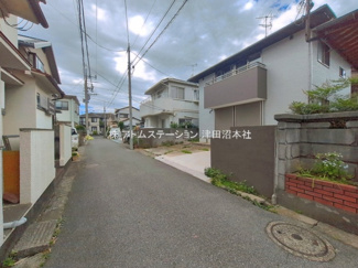 【前面道路含む現地写真】
